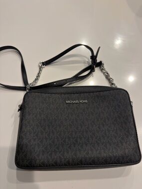 Michael kors crossbody bag